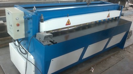 Q11-3*1300MM电动剪板机 小型剪板机价格解析与厂家报价指南